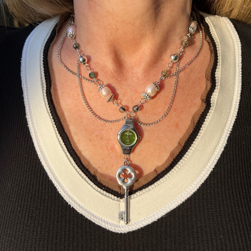 TIME OUT - Elegant Vintage-Inspired Watch & Key Pendant Necklace